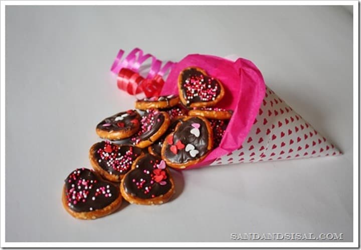 Valentine Pretzel Bites from Sand and Sisal