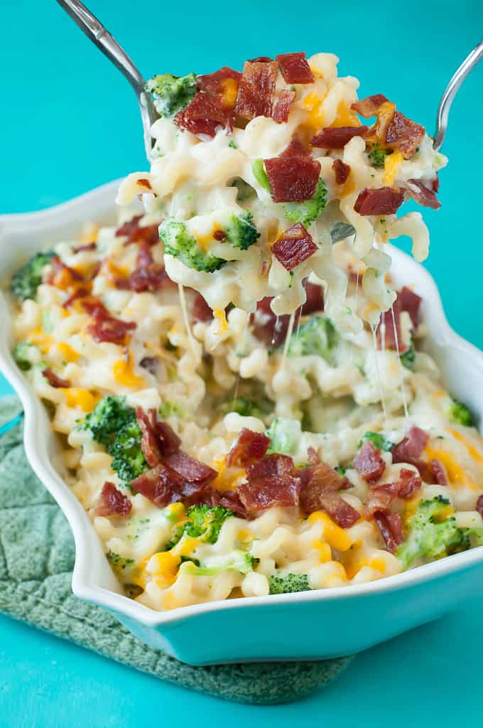 bacon-broccoli-macaroni-and-cheese-homemade-mac-and-cheese-recipe from Peas and Crayons